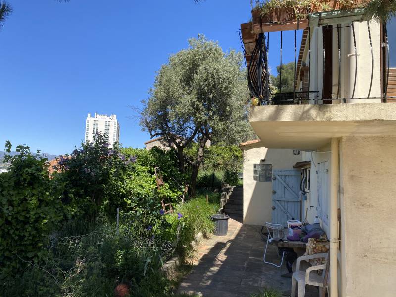 maison + appartement indépendant 13010 Marseille Hauts de Saint Loup A rénover